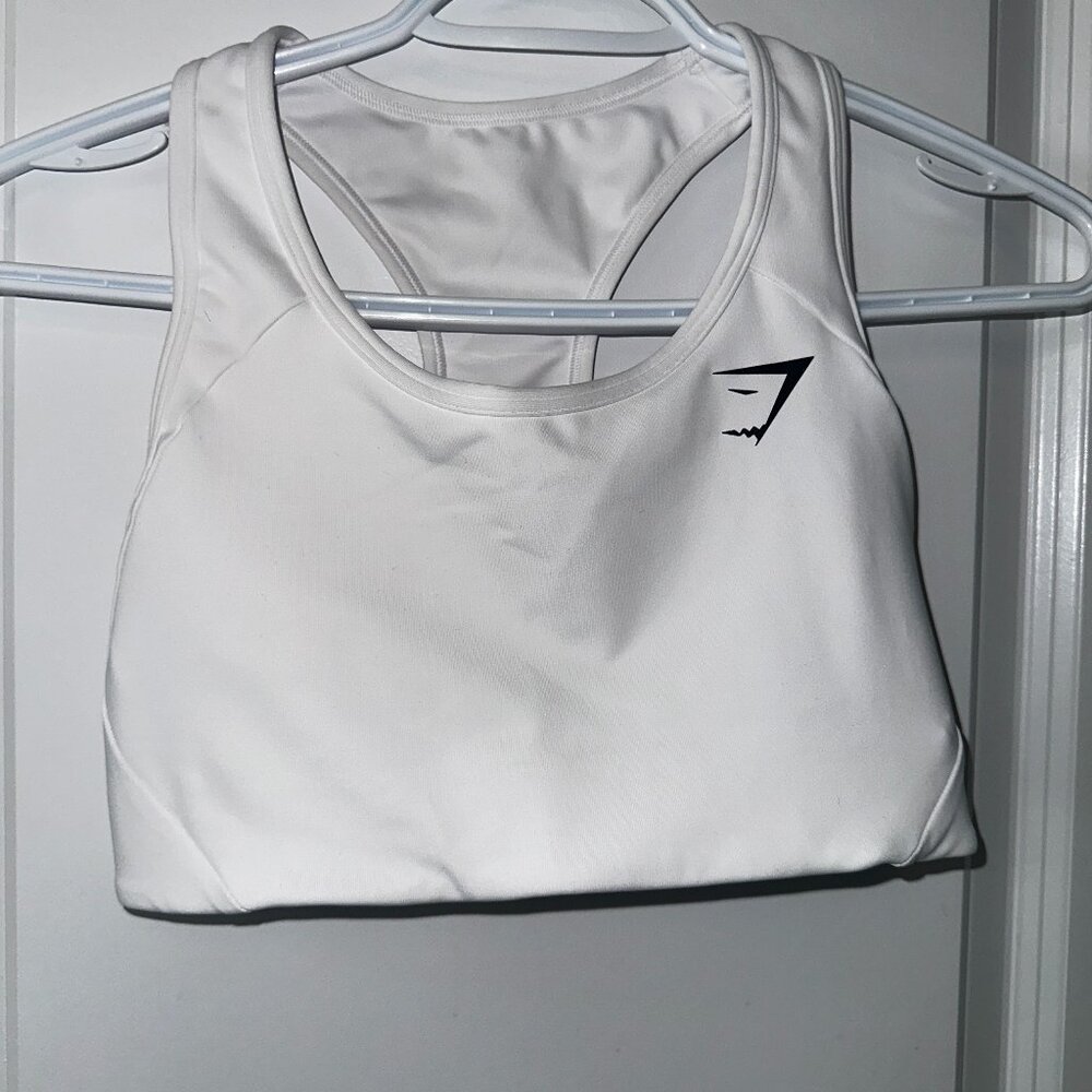 126. Small White GymShark Sports Bra (NEW WITHOUT TAGS).